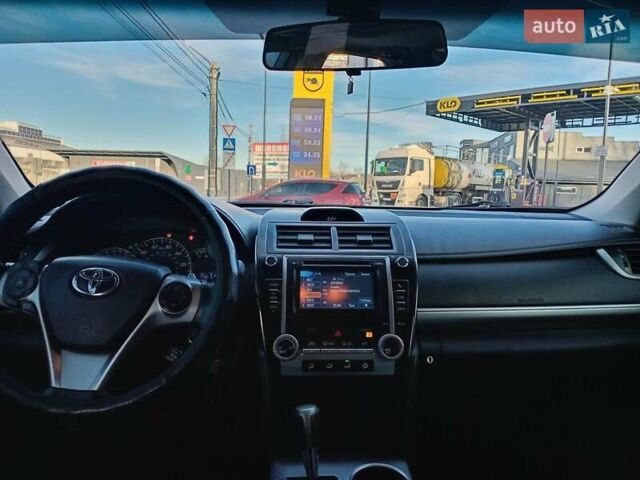 Серый Тойота Камри, объемом двигателя 2.49 л и пробегом 230 тыс. км за 9800 $, фото 19 на Automoto.ua