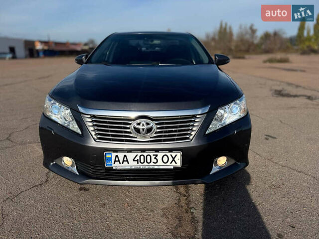 Сірий Тойота Камрі, об'ємом двигуна 2.5 л та пробігом 240 тис. км за 12999 $, фото 2 на Automoto.ua