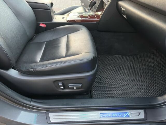 Серый Тойота Камри, объемом двигателя 2.5 л и пробегом 250 тыс. км за 12000 $, фото 9 на Automoto.ua