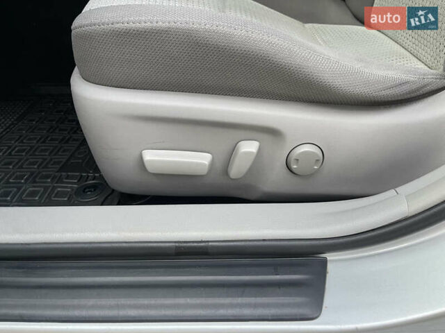 Серый Тойота Камри, объемом двигателя 2.5 л и пробегом 139 тыс. км за 13000 $, фото 14 на Automoto.ua