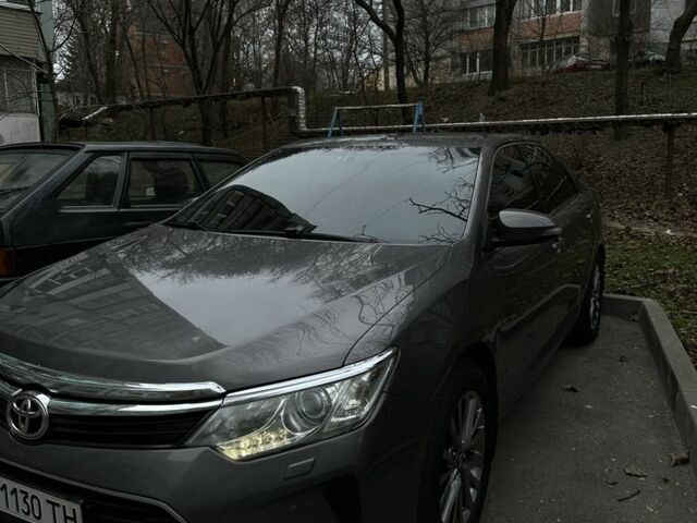 Серый Тойота Камри, объемом двигателя 2.5 л и пробегом 189 тыс. км за 14000 $, фото 5 на Automoto.ua