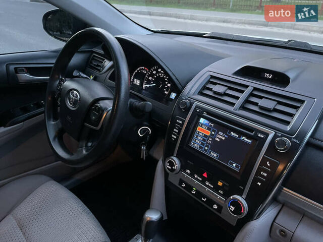 Серый Тойота Камри, объемом двигателя 2.5 л и пробегом 139 тыс. км за 13000 $, фото 19 на Automoto.ua