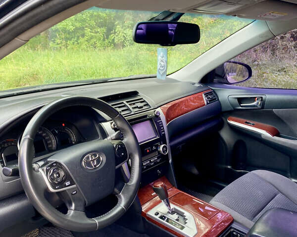 Тойота Камри 2013 в Житомире на Automoto.ua Серый Тойота Камри, объемом двигателя 2.49 л и пробегом 268 тыс. км за 10900 $, фото 7 на Automoto.ua