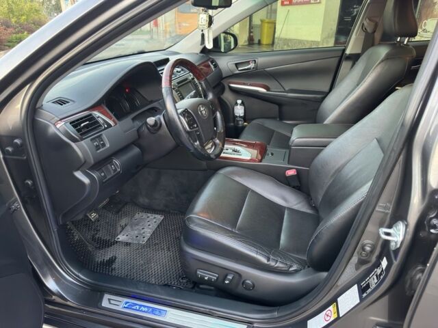 Серый Тойота Камри, объемом двигателя 2.5 л и пробегом 250 тыс. км за 12000 $, фото 3 на Automoto.ua