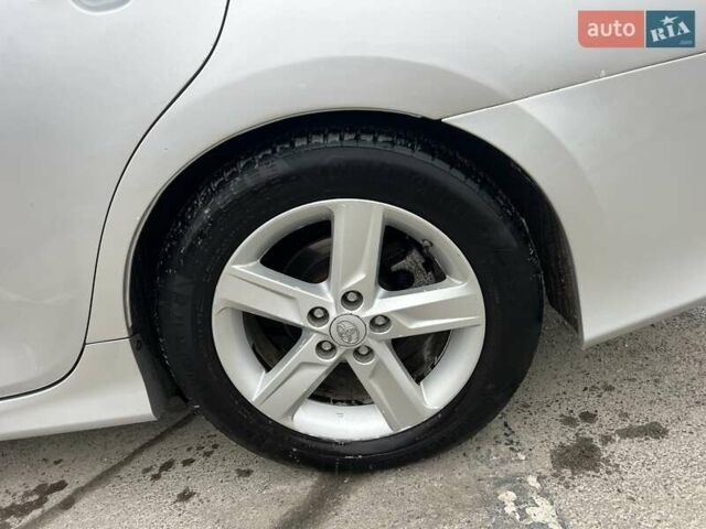 Серый Тойота Камри, объемом двигателя 2.5 л и пробегом 297 тыс. км за 10300 $, фото 10 на Automoto.ua