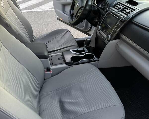 Сірий Тойота Камрі, об'ємом двигуна 2.49 л та пробігом 225 тис. км за 11500 $, фото 15 на Automoto.ua