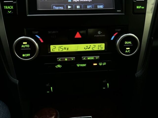 Серый Тойота Камри, объемом двигателя 2.5 л и пробегом 250 тыс. км за 12000 $, фото 18 на Automoto.ua