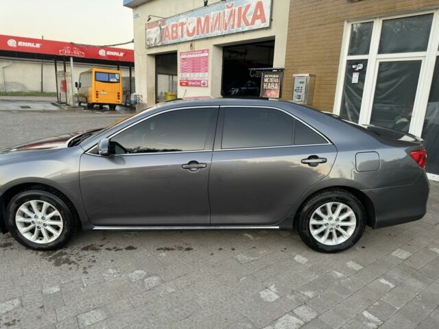 Серый Тойота Камри, объемом двигателя 2.5 л и пробегом 250 тыс. км за 12000 $, фото 5 на Automoto.ua