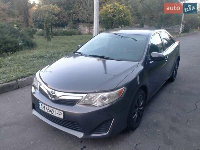 Тойота Камрі 2013 у Хмельницькому на Automoto.ua Сірий Тойота Камрі, об'ємом двигуна 2.5 л та пробігом 137 тис. км за 9900 $, фото 27 на Automoto.ua