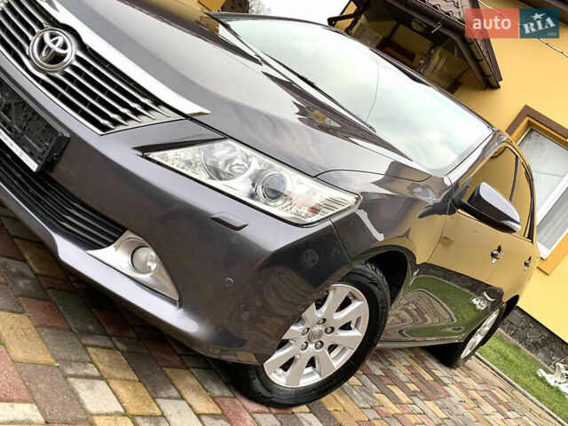 Сірий Тойота Камрі, об'ємом двигуна 2.49 л та пробігом 225 тис. км за 12800 $, фото 15 на Automoto.ua