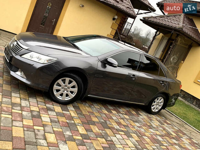 Сірий Тойота Камрі, об'ємом двигуна 2.49 л та пробігом 225 тис. км за 12800 $, фото 17 на Automoto.ua