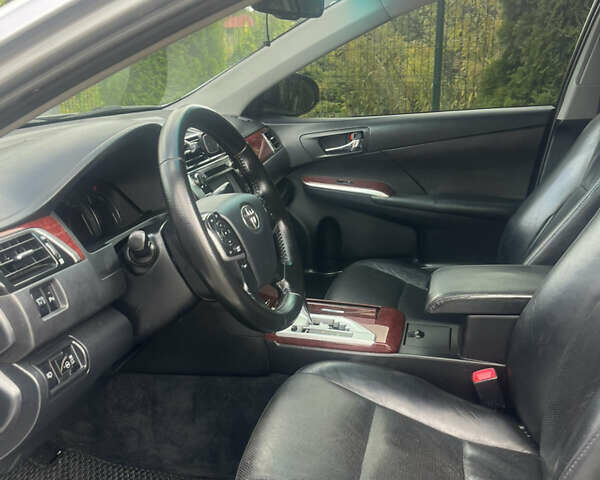 Серый Тойота Камри, объемом двигателя 2.5 л и пробегом 210 тыс. км за 12700 $, фото 18 на Automoto.ua