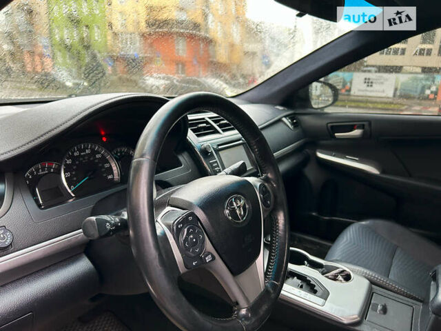 Серый Тойота Камри, объемом двигателя 2.5 л и пробегом 255 тыс. км за 11999 $, фото 6 на Automoto.ua