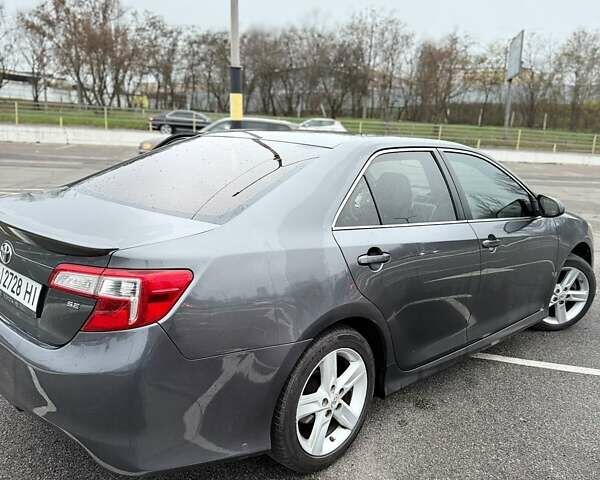 Сірий Тойота Камрі, об'ємом двигуна 2.49 л та пробігом 230 тис. км за 11000 $, фото 8 на Automoto.ua