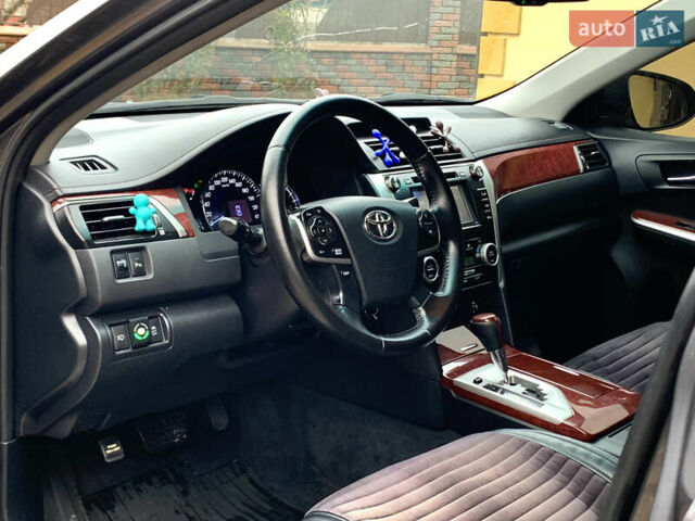 Сірий Тойота Камрі, об'ємом двигуна 2.49 л та пробігом 225 тис. км за 12800 $, фото 4 на Automoto.ua