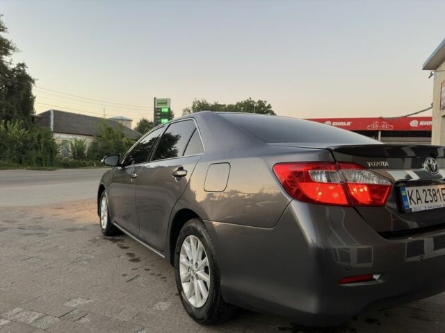 Серый Тойота Камри, объемом двигателя 2.5 л и пробегом 250 тыс. км за 12000 $, фото 16 на Automoto.ua