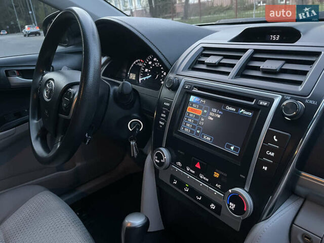 Серый Тойота Камри, объемом двигателя 2.5 л и пробегом 139 тыс. км за 13000 $, фото 23 на Automoto.ua