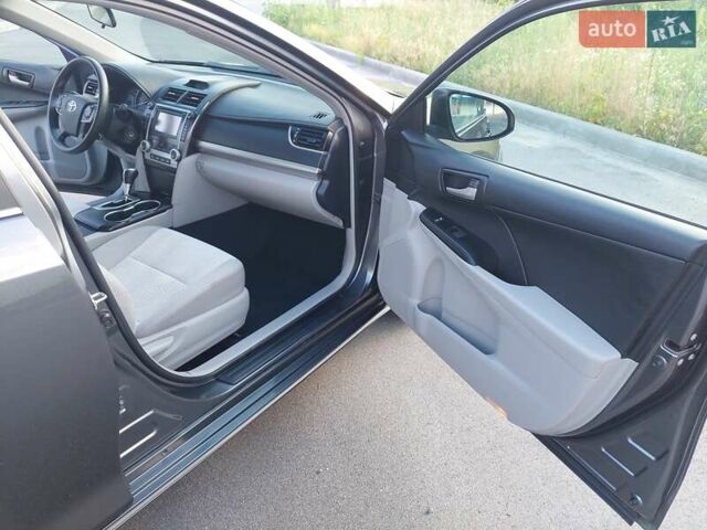 Серый Тойота Камри, объемом двигателя 2.5 л и пробегом 150 тыс. км за 15200 $, фото 11 на Automoto.ua