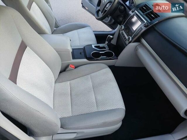 Серый Тойота Камри, объемом двигателя 2.5 л и пробегом 150 тыс. км за 15200 $, фото 12 на Automoto.ua