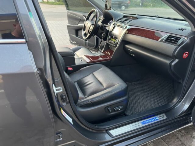 Серый Тойота Камри, объемом двигателя 2.5 л и пробегом 250 тыс. км за 12000 $, фото 8 на Automoto.ua