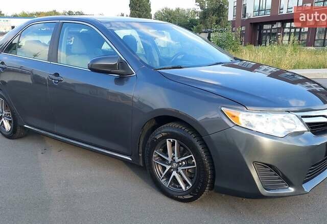 Серый Тойота Камри, объемом двигателя 2.5 л и пробегом 150 тыс. км за 15200 $, фото 5 на Automoto.ua