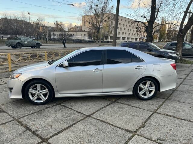 Сірий Тойота Камрі, об'ємом двигуна 2.5 л та пробігом 193 тис. км за 11000 $, фото 3 на Automoto.ua