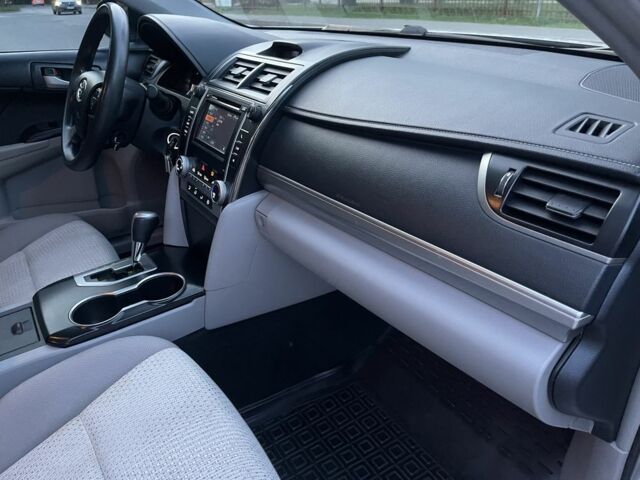 Серый Тойота Камри, объемом двигателя 2.5 л и пробегом 141 тыс. км за 12500 $, фото 8 на Automoto.ua