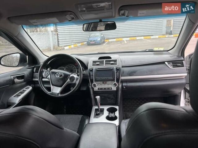 Серый Тойота Камри, объемом двигателя 2.5 л и пробегом 297 тыс. км за 10300 $, фото 15 на Automoto.ua