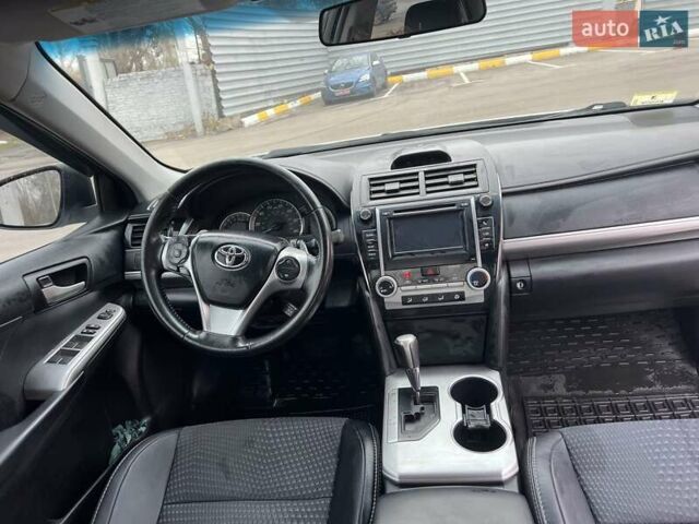 Серый Тойота Камри, объемом двигателя 2.5 л и пробегом 297 тыс. км за 10300 $, фото 16 на Automoto.ua