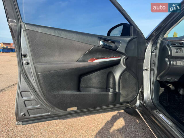 Сірий Тойота Камрі, об'ємом двигуна 2.5 л та пробігом 240 тис. км за 12999 $, фото 30 на Automoto.ua