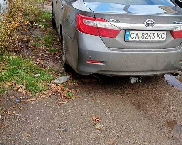 Тойота Камрі 2013 у Умани на Automoto.ua Сірий Тойота Камрі, об'ємом двигуна 2.5 л та пробігом 256 тис. км за 11200 $, фото 7 на Automoto.ua