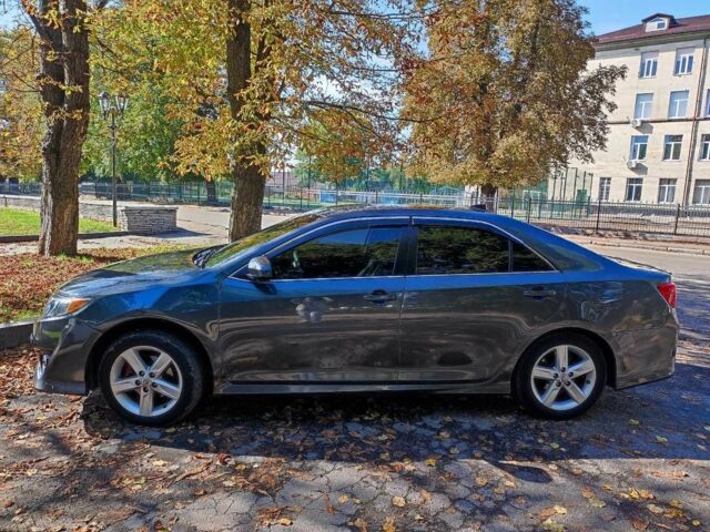 Сірий Тойота Камрі, об'ємом двигуна 2.5 л та пробігом 280 тис. км за 11800 $, фото 2 на Automoto.ua