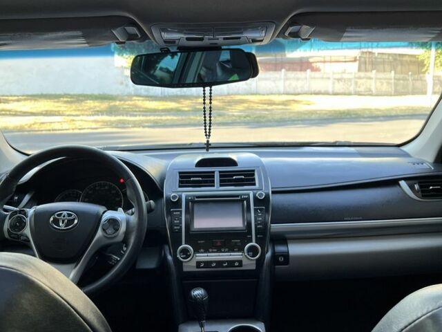 Серый Тойота Камри, объемом двигателя 2.5 л и пробегом 300 тыс. км за 7900 $, фото 4 на Automoto.ua