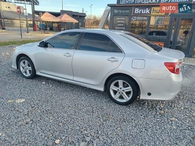 Серый Тойота Камри, объемом двигателя 2.49 л и пробегом 230 тыс. км за 9800 $, фото 7 на Automoto.ua