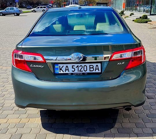 Серый Тойота Камри, объемом двигателя 2.5 л и пробегом 200 тыс. км за 11500 $, фото 4 на Automoto.ua