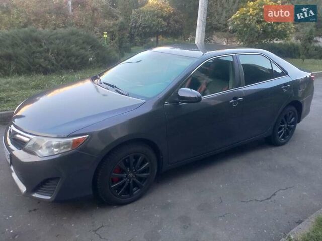 Тойота Камрі 2013 у Хмельницькому на Automoto.ua Сірий Тойота Камрі, об'ємом двигуна 2.5 л та пробігом 137 тис. км за 9900 $, фото 21 на Automoto.ua