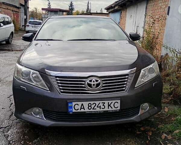 Тойота Камрі 2013 у Умани на Automoto.ua Сірий Тойота Камрі, об'ємом двигуна 2.5 л та пробігом 256 тис. км за 11200 $, фото 5 на Automoto.ua