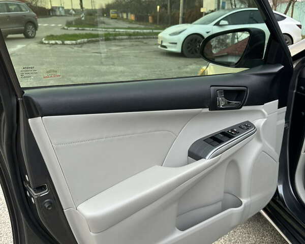 Серый Тойота Камри, объемом двигателя 2.49 л и пробегом 135 тыс. км за 14200 $, фото 10 на Automoto.ua