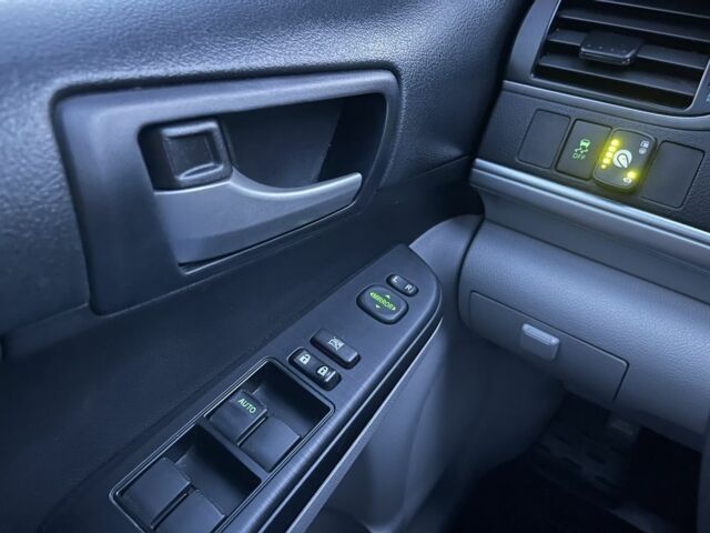 Серый Тойота Камри, объемом двигателя 2.5 л и пробегом 141 тыс. км за 12500 $, фото 6 на Automoto.ua