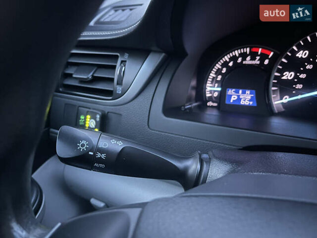 Серый Тойота Камри, объемом двигателя 2.5 л и пробегом 139 тыс. км за 13000 $, фото 17 на Automoto.ua