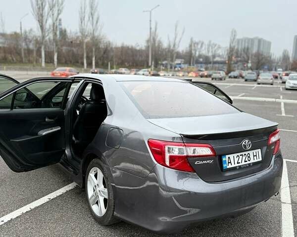 Сірий Тойота Камрі, об'ємом двигуна 2.49 л та пробігом 230 тис. км за 11000 $, фото 11 на Automoto.ua