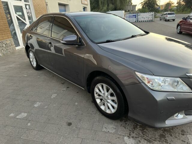 Серый Тойота Камри, объемом двигателя 2.5 л и пробегом 250 тыс. км за 12000 $, фото 7 на Automoto.ua