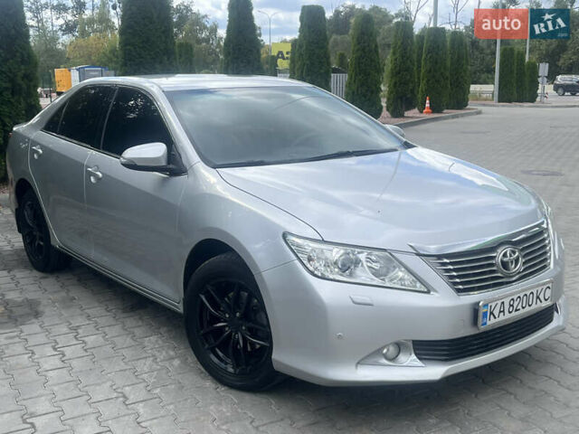 Сірий Тойота Камрі, об'ємом двигуна 2.5 л та пробігом 210 тис. км за 13500 $, фото 3 на Automoto.ua