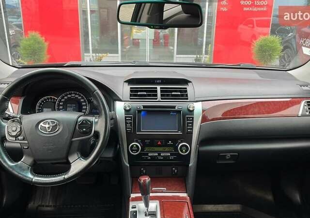 Серый Тойота Камри, объемом двигателя 2.5 л и пробегом 234 тыс. км за 15533 $, фото 3 на Automoto.ua