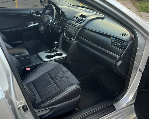 Серый Тойота Камри, объемом двигателя 2.49 л и пробегом 193 тыс. км за 11000 $, фото 10 на Automoto.ua