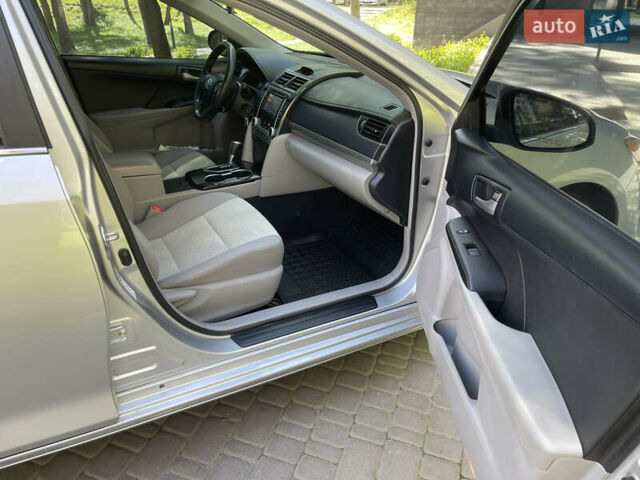 Серый Тойота Камри, объемом двигателя 2.5 л и пробегом 139 тыс. км за 13000 $, фото 25 на Automoto.ua