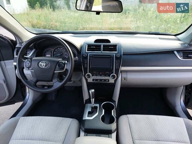 Серый Тойота Камри, объемом двигателя 2.5 л и пробегом 150 тыс. км за 15200 $, фото 13 на Automoto.ua