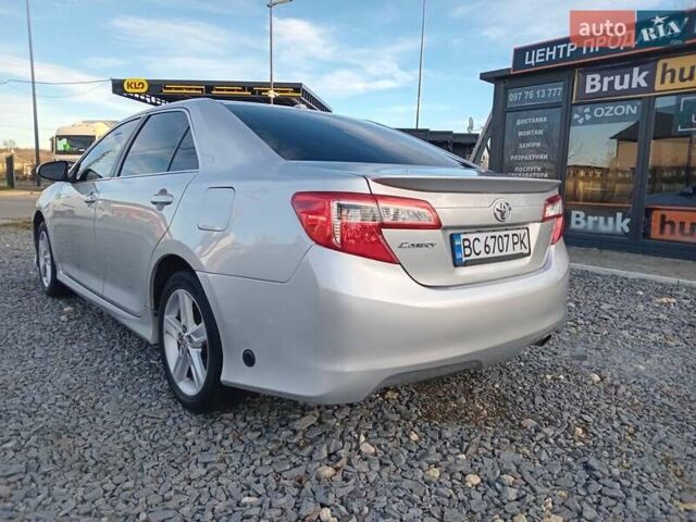Серый Тойота Камри, объемом двигателя 2.49 л и пробегом 230 тыс. км за 9800 $, фото 3 на Automoto.ua