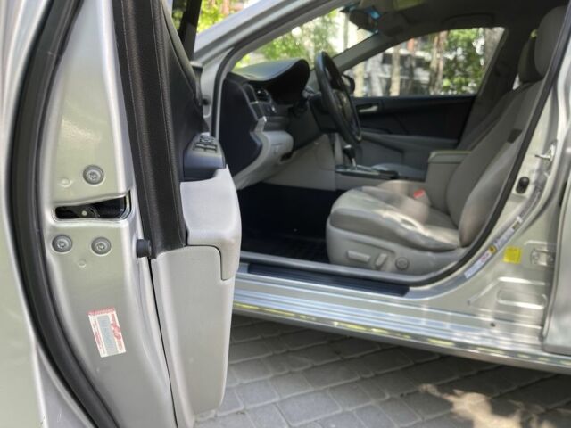 Серый Тойота Камри, объемом двигателя 2.5 л и пробегом 141 тыс. км за 12500 $, фото 11 на Automoto.ua