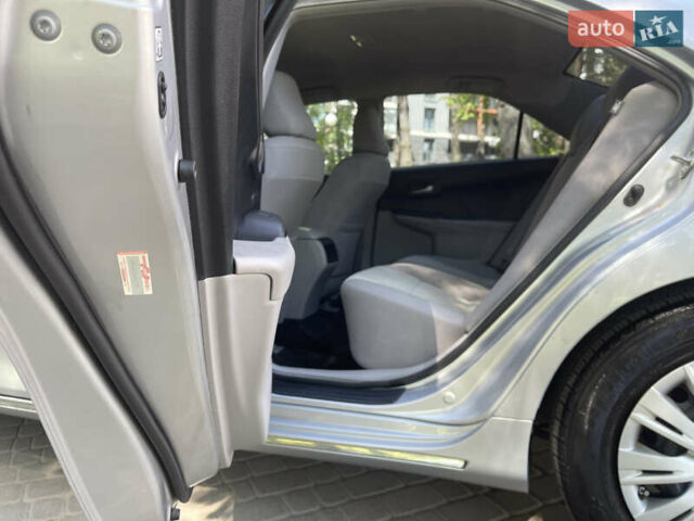 Серый Тойота Камри, объемом двигателя 2.5 л и пробегом 139 тыс. км за 13000 $, фото 36 на Automoto.ua